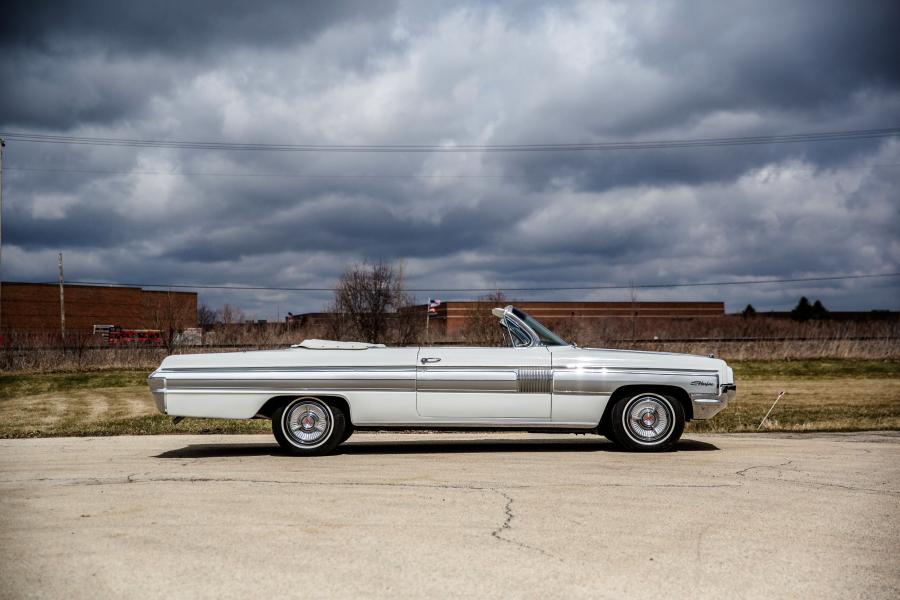  Oldsmobile Starfire Convertible (3667) 1962 года  (фото 18 из 35)